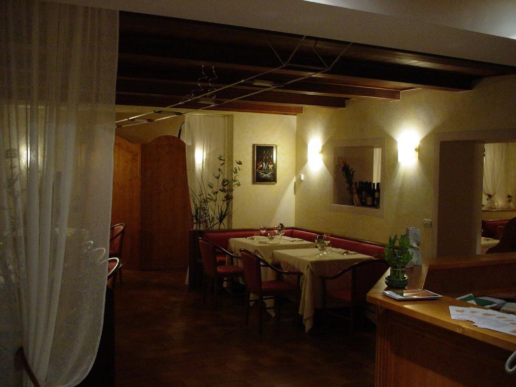Albergo Ristorante Flora Vittorio Veneto Extérieur photo